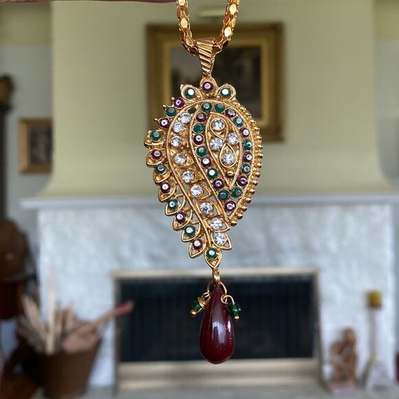 Bollywood Glamour Necklace & Earrings Set - Picture 4 of 12